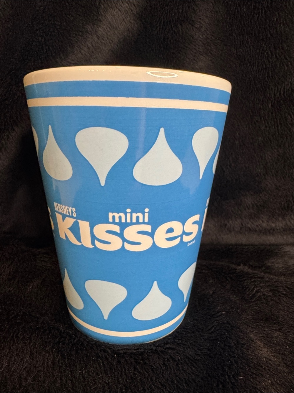 Hershey's Mini Kisses Mug/Cup Hot Chocolate/Coffee/Tea Blue & White by Galerie - Picture 2 of 7
